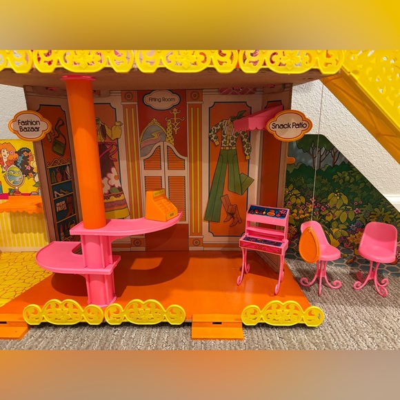 SOLD 1975 Barbie Fashion Plaza Mattel Playset, With Box, Missing Accessories - Picture 4 of 16
